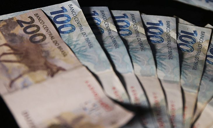 Senado aprova MP que estabelece novo salário mínimo; veja quanto