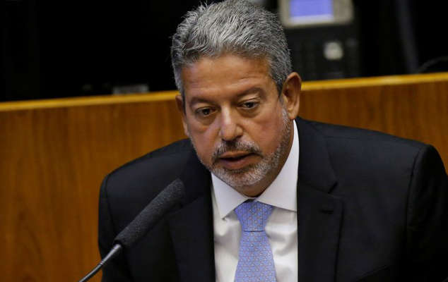 Lira e governistas articulam derrubar cassação de Silveira