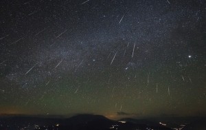 Tempestade de meteoros acontece na madrugada desta terça (31)