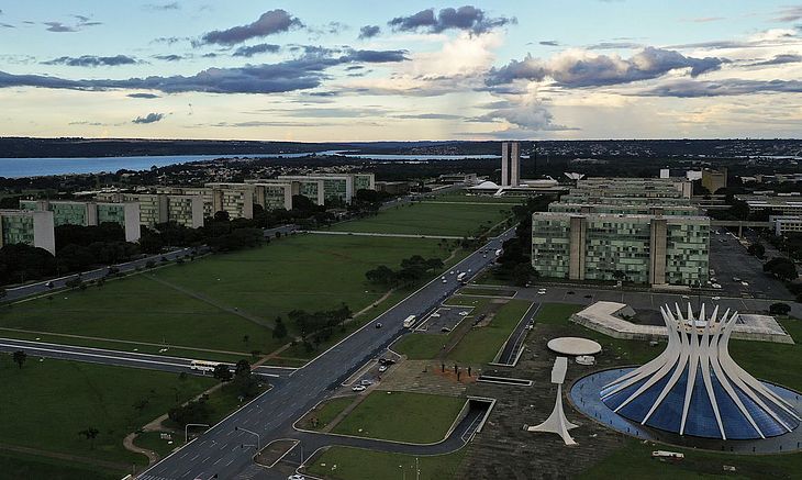 Governo Federal define a próxima sexta-feira como ponto facultativo
