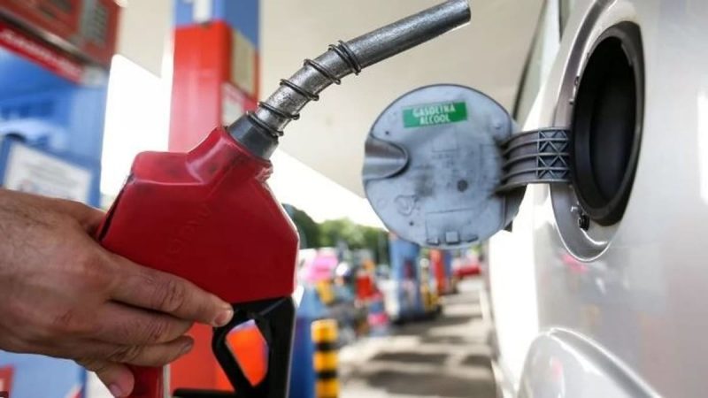 Reajuste da gasolina e do diesel passa a valer neste sábado (18)