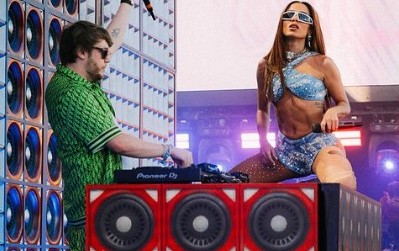Anitta assume namoro com produtor musical Murda Beatz