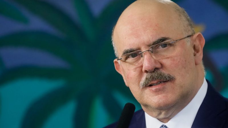 PF cumpre mandados de busca e apreensão no MEC e prende até ex-ministro da Educação