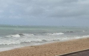 Alagoas tem 14 trechos de praias considerados impróprios para banho, aponta relatório