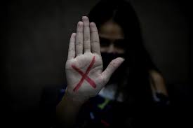 Homem diz que matou ex-mulher após ela se negar a retomar relacionamento; filha presenciou crime