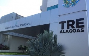 TRE multa Rodrigo Cunha por divulgar informações falsas e fazer propaganda antecipada
