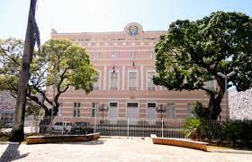 GB tenta voltar “por cima” na política de AL
