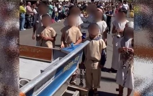 MP vai investigar desfile com crianças negras vestidas como escravas