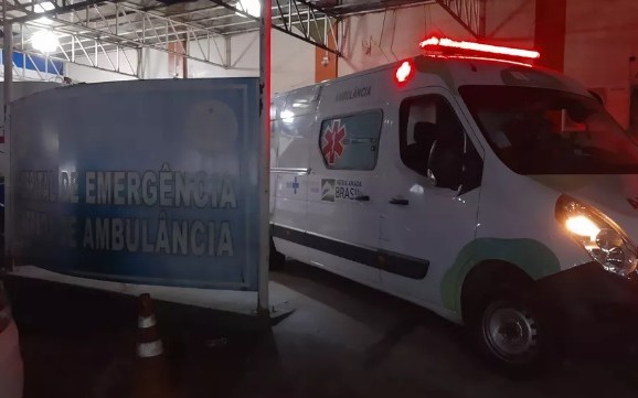 Criança de 3 anos encontra pistola de pai colecionador de armas e atira na cabeça do irmão gêmeo, em Macapá