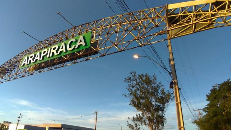 Por não aceitar pedido de separação, homem se joga na frente do carro da ex-mulher em Arapiraca
