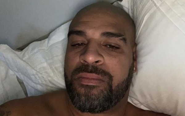 Adriano Imperador ignora Bia Miranda e indica que voltou com a ex