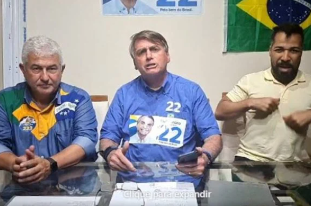 Bolsonaro: “Militares garantirão eleitor a votar de verde e amarelo”
