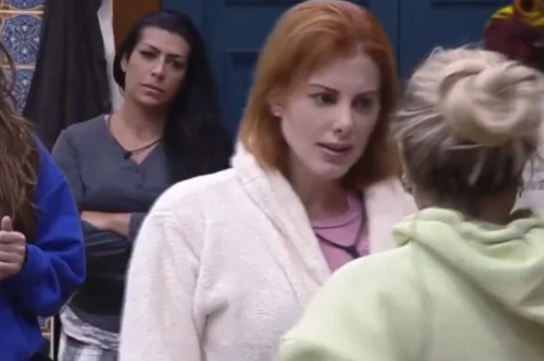 Deolane e Deborah batem boca em A Fazenda 14: “P*tinha barata”