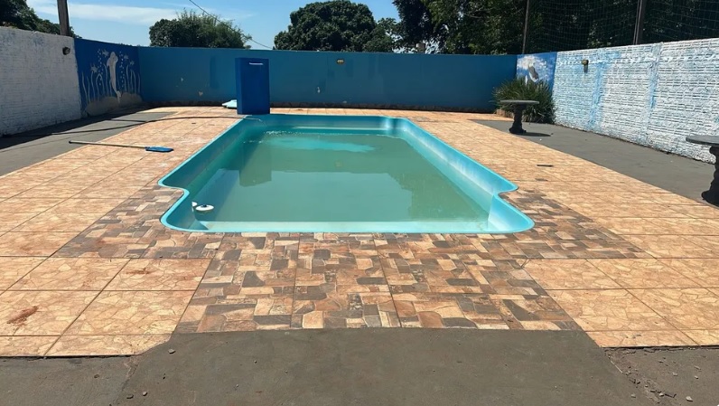 Adolescente se afoga em piscina após cabelo ficar preso em sugador