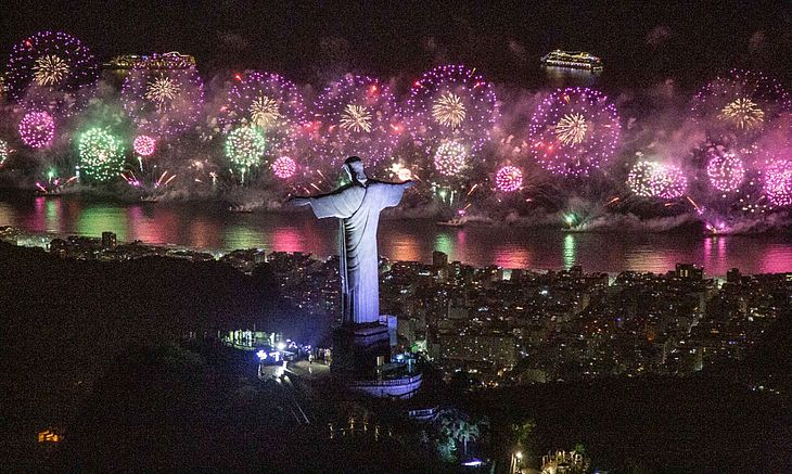 Réveillon em Copacabana terá 12 minutos de fogos, show de drones e homenagem a Rita Lee