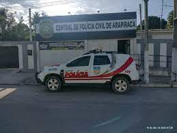 Caos em Arapiraca : Homem descontrolado ataca policiais e danifica viatura em incidente violento