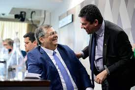 A caçada implacável a moro: O senador facilita o jogo dos caçadores