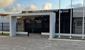 Prisão em flagrante: Homem esfaqueia colega em bar na Praia do Francês