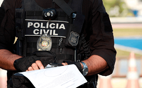 Mulher é detida por assassinato após descoberta de roubo da mãe idosa