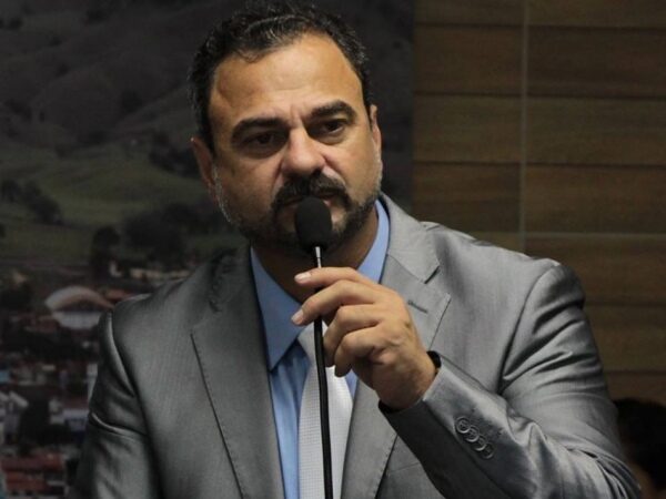 Ex-prefeito usava tornozeleira e descumpriu regras de distanciamento
