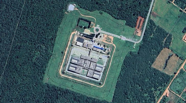 Lewandowski anuncia construção de muralhas nos presídios federais