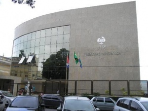 Mulher acusada de tramar sequestro é solta em audiência de custódia