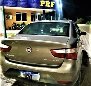 Motorista de aplicativo é feito refém e sofre acidente em Delmiro