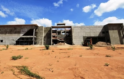 Obras do Hospital Regional do Médio Sertão devem ser concluídas em julho, diz secretário