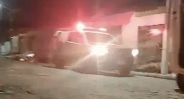 Irmãos são baleados dentro de casa; um morre e outro fica ferido em Arapiraca