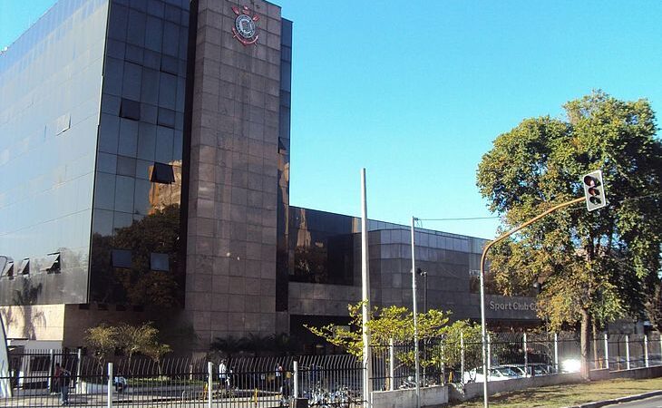Corinthians acumula dívida de mais de R$ 200 milhões com sete empresários