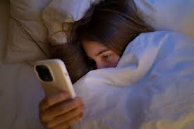 5 Razões para abandonar o uso do celular na cama antes de dormir