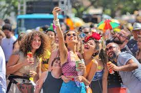 Carnaval: Dicas para evitar golpes com cartão e celular durante as festas