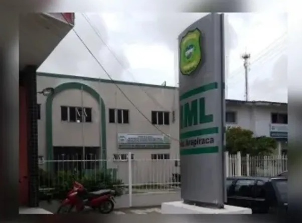 Menino de 6 anos se afoga e morre em piscina enquanto mãe trabalhava