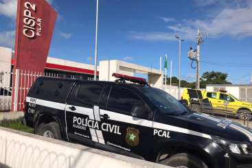 Casal denuncia agressão por vizinhos com socos e pá, no Pilar