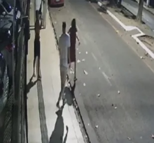 Dupla faz arrastão na Ponta Verde, em Maceió