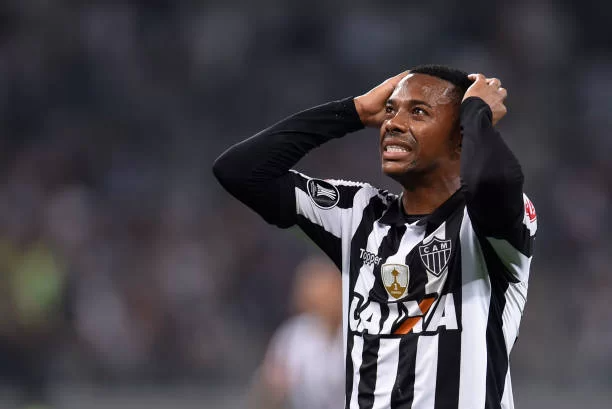 Robinho passa por audiência de custódia e ingressa em presídio renomado em Tremembé