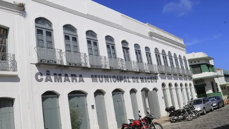 Mais da metade dos vereadores de Maceió muda de partido de olho nas eleições 2024