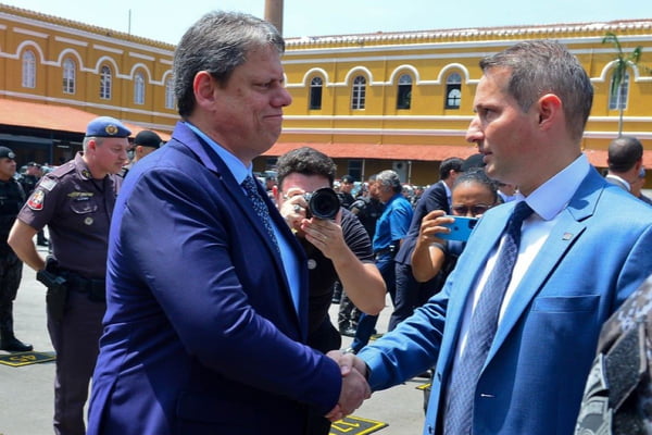 Tarcísio dá poder de investigação à PM e batalhão vai suprir delegacia