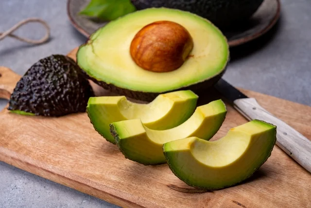Combata o inchaço abdominal com esses 5 alimentos recomendados por especialistas