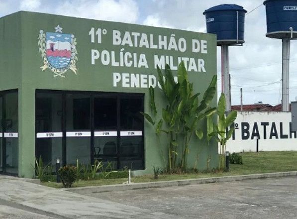Jovem é detido por agredir mãe com faca de serra e ameaçá-la de morte em Penedo