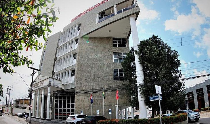 Mulher acusada de agressão a criança e conselheira tutelar em Maceió enfrentará três acusações