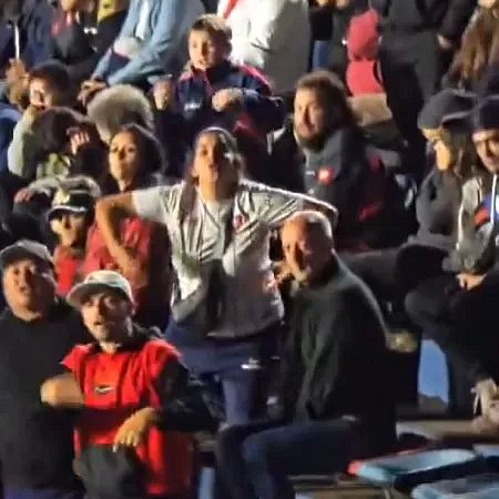 San Lorenzo pede desculpas ao Palmeiras e promete punição à torcedora por gesto racista