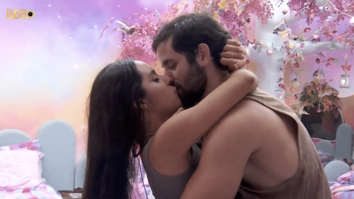 Festa do Top 5 no ‘BBB 24’ tem primeiro beijo de Matteus e Isabelle