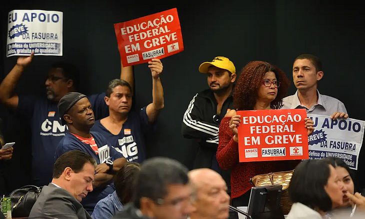 Servidores federais de educação iniciam greve nesta quarta (3); reitoria do Ifal se pronuncia