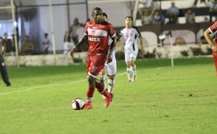 Ex-volante do Flamengo e CRB tem prisão decretada por dívida de pensão alimentícia
