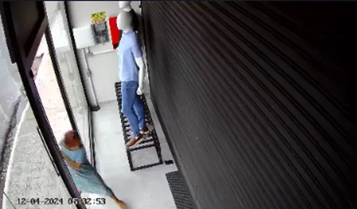 Casal é flagrado furtando loja de roupas no Centro de Arapiraca