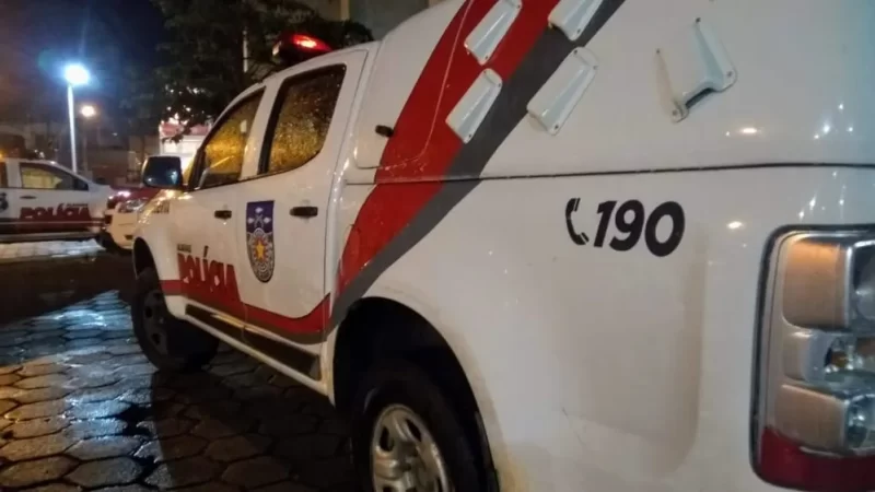 Mulher tem casa invadida pelo próprio namorado, é roubada e xingada: ‘Gorda, suja e feia’