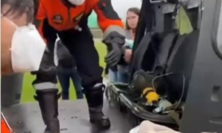 Bebê de um mês é resgatado pelo exército no RS