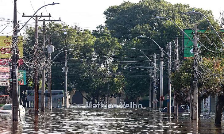 Exército afasta militares após falso alerta de evacuação em Canoas (RS)