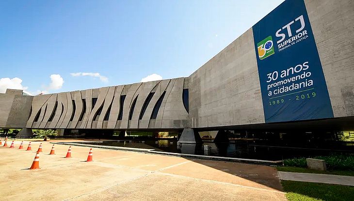 Calouros vão pagar mensalidade mais cara que veteranos em faculdade, decide STJ